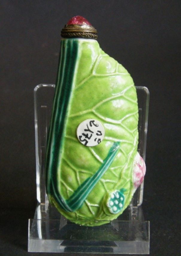 Snuff bottle porcelain in &quot;Lotus&quot; shape | MasterArt